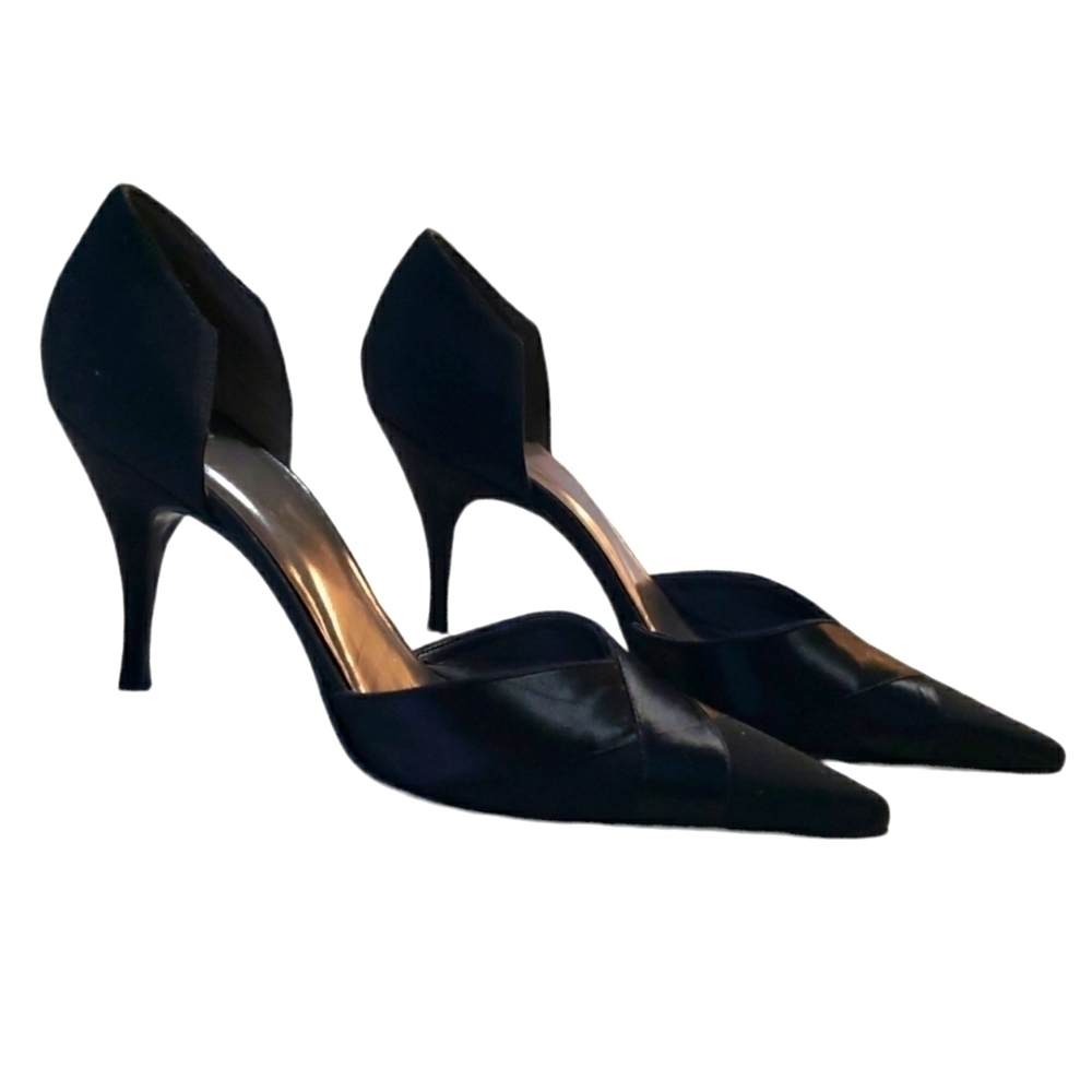 VERA Wang by Stuart Weitzman Black Satin Pointed Toe Pump Color Black, Size 7.5M
